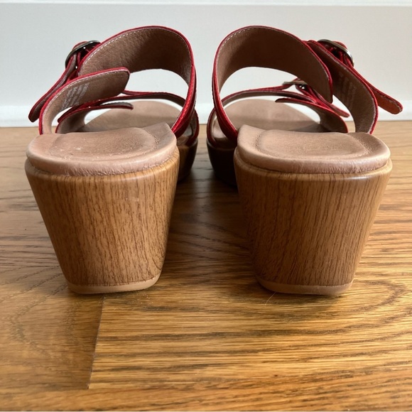 EUC Dansko Size 9.5 to 10EUR 40 Jessie Red Leather Wedge Sandals Womens Shoes - Picture 11 of 12